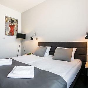 Happy Apartments